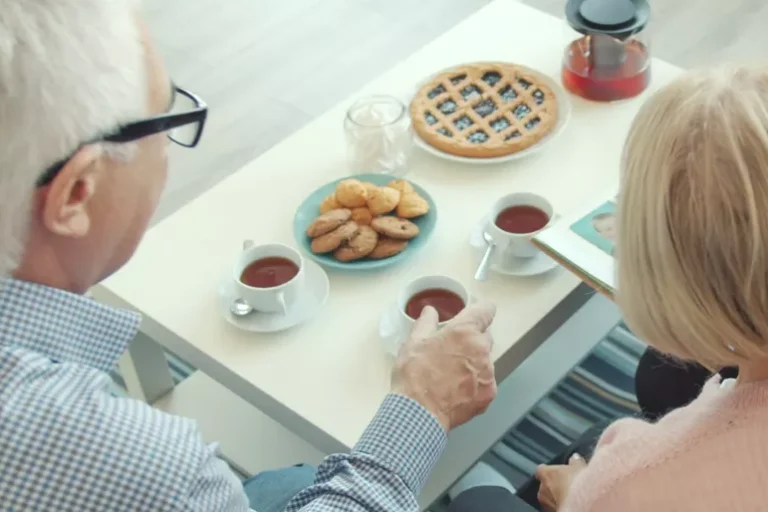 Aged care being supported at home by a dietitian
